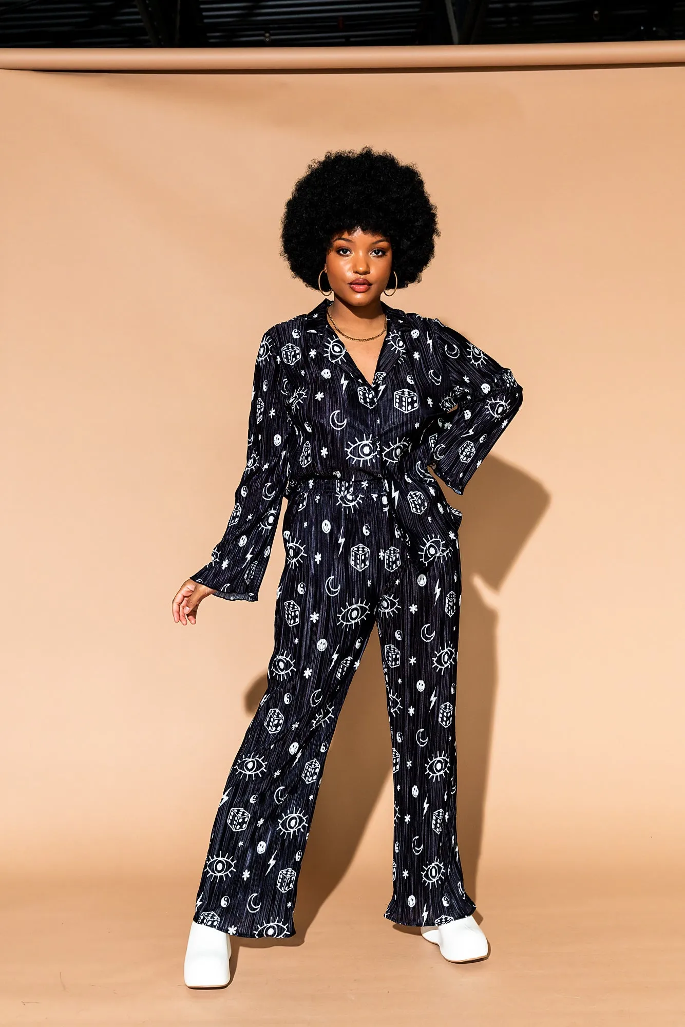 Plissé Long Sleeve Set in Zodiac Sign - English, requiring modifiers.