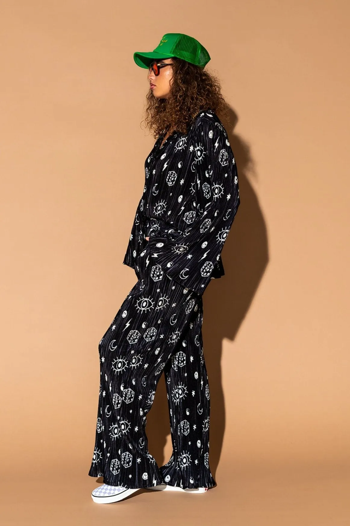 Plissé Long Sleeve Set in Zodiac Sign - English, requiring modifiers.