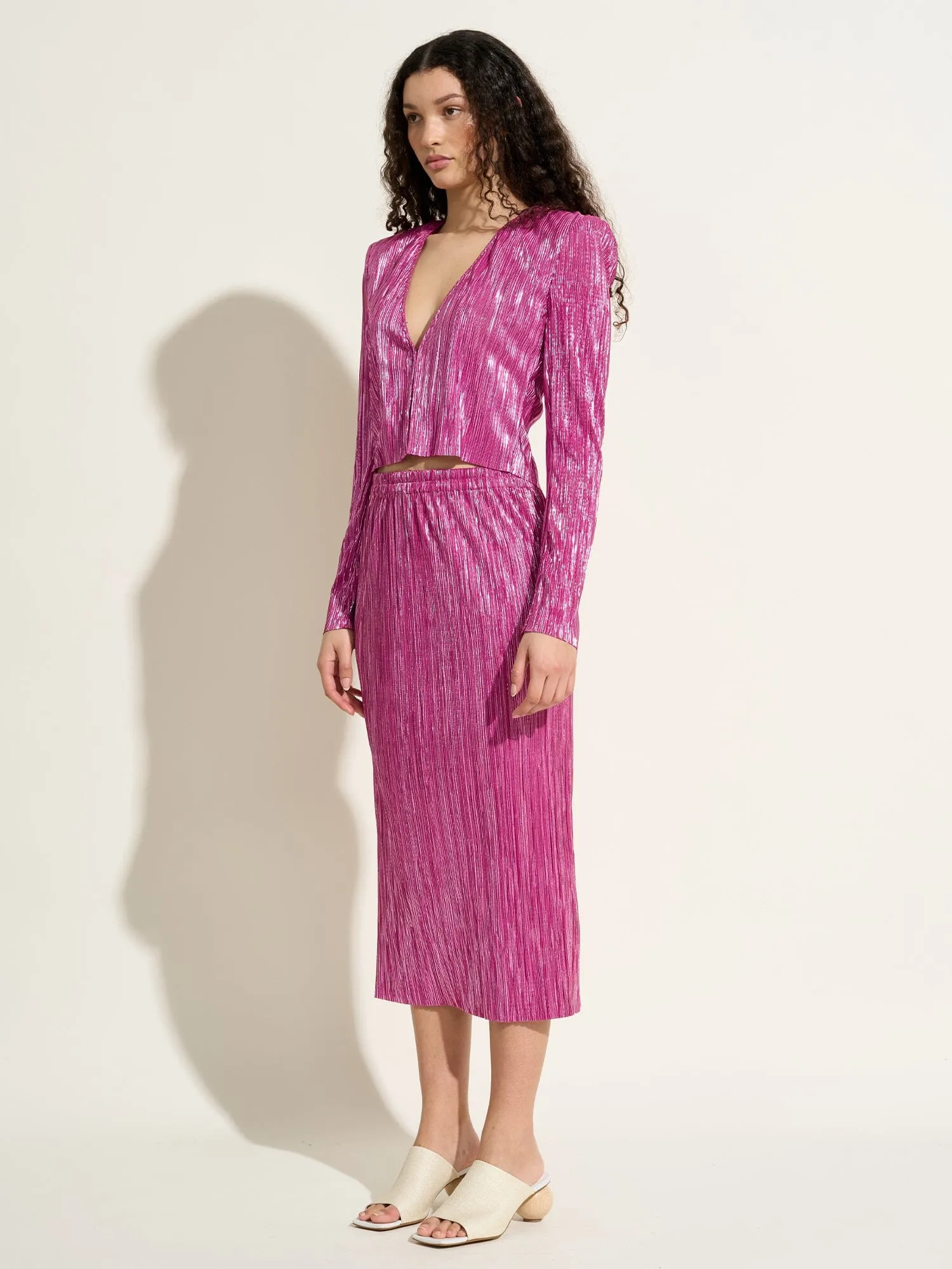 NONA - Jupe midi droite taille élastiquée en tissu plissé effet métallisé Fuchsia