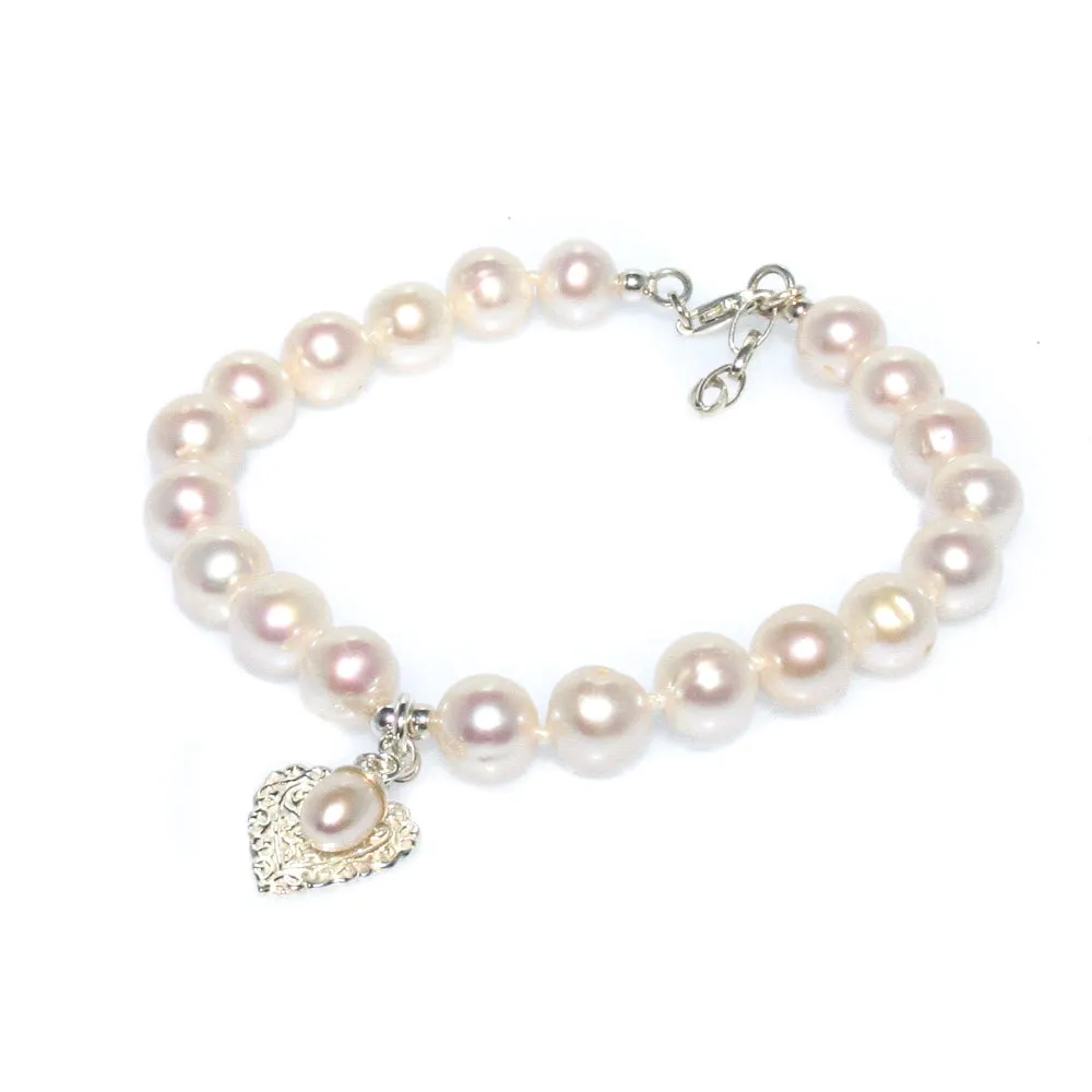 Pearl Bracelet With Heart Detail