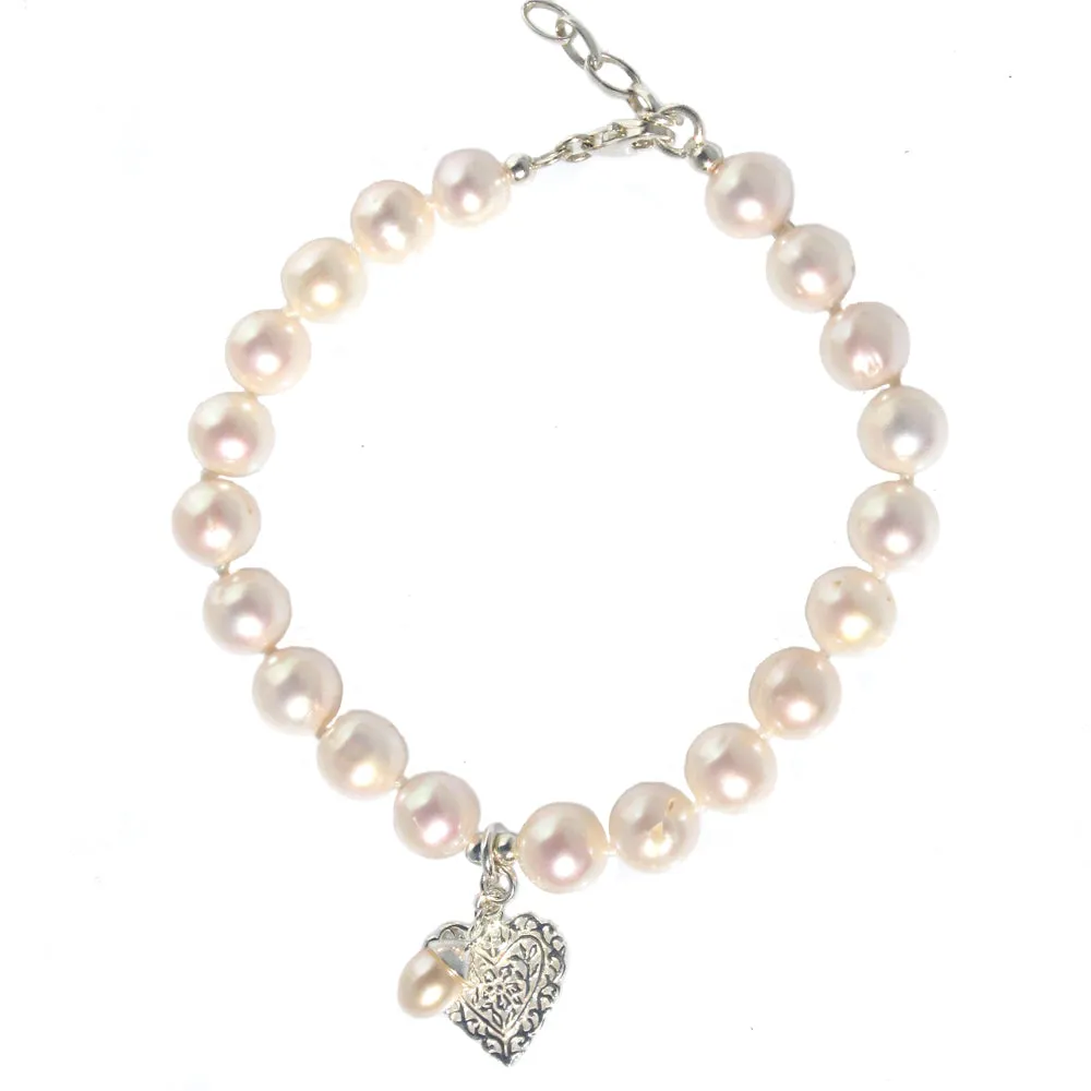 Pearl Bracelet With Heart Detail