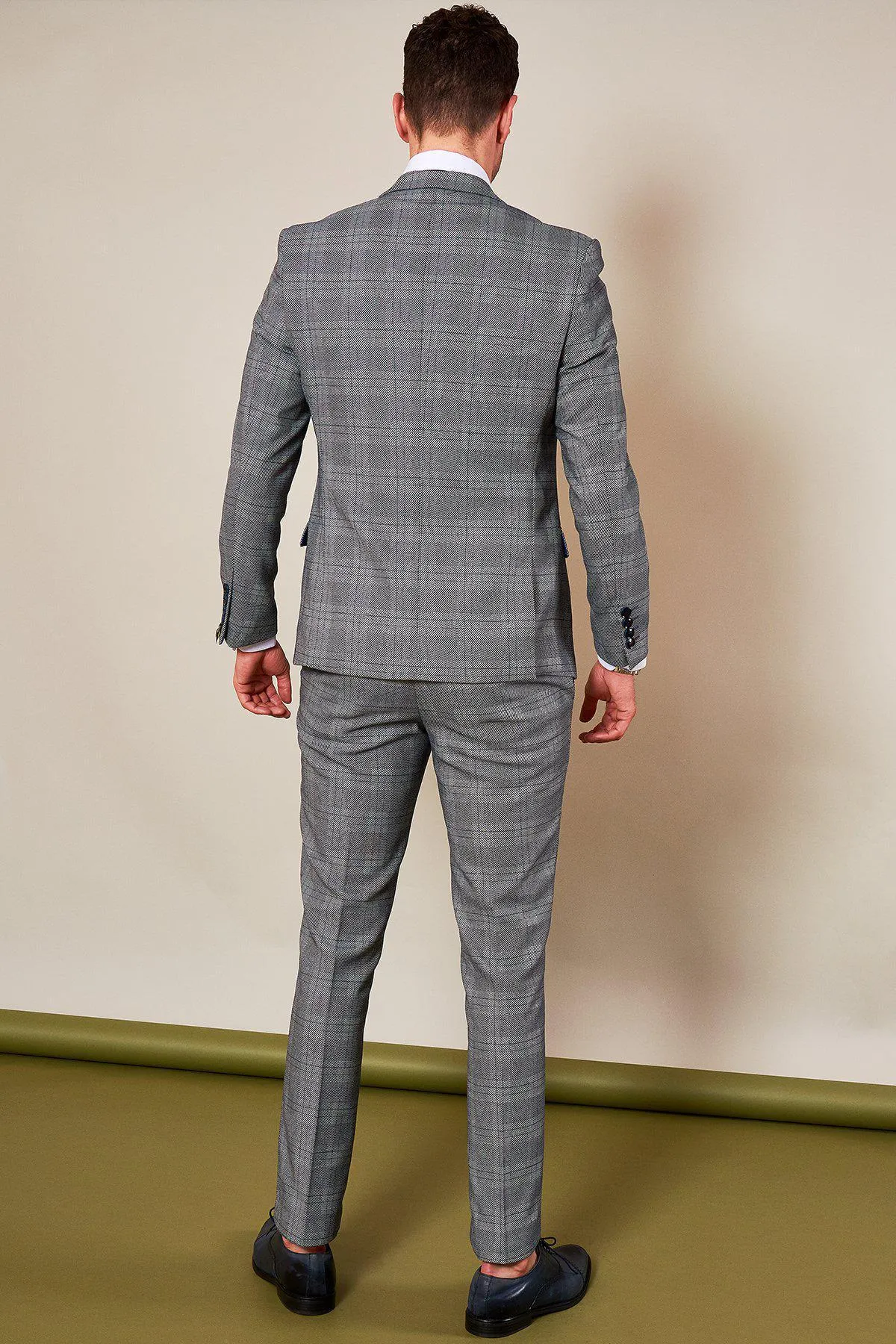 Premium Oliver Norwood Collection: Stylish Jerry Check Suit by Sheffield United